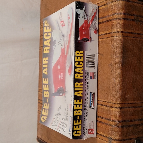 Lindberg Gee-Bee Air Racer Model Plane Kit - Picture 5 of 7